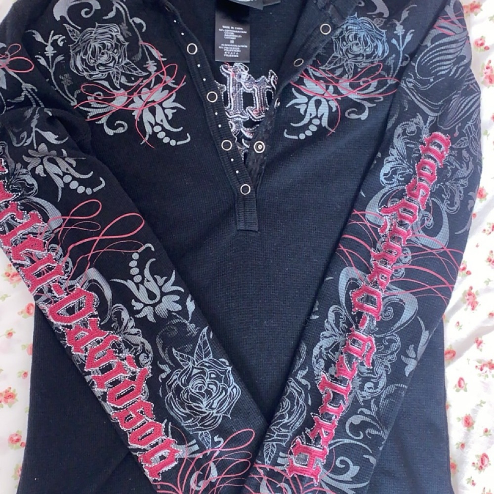 Harley Davidson good condition size M hooded long sleeve quarter button